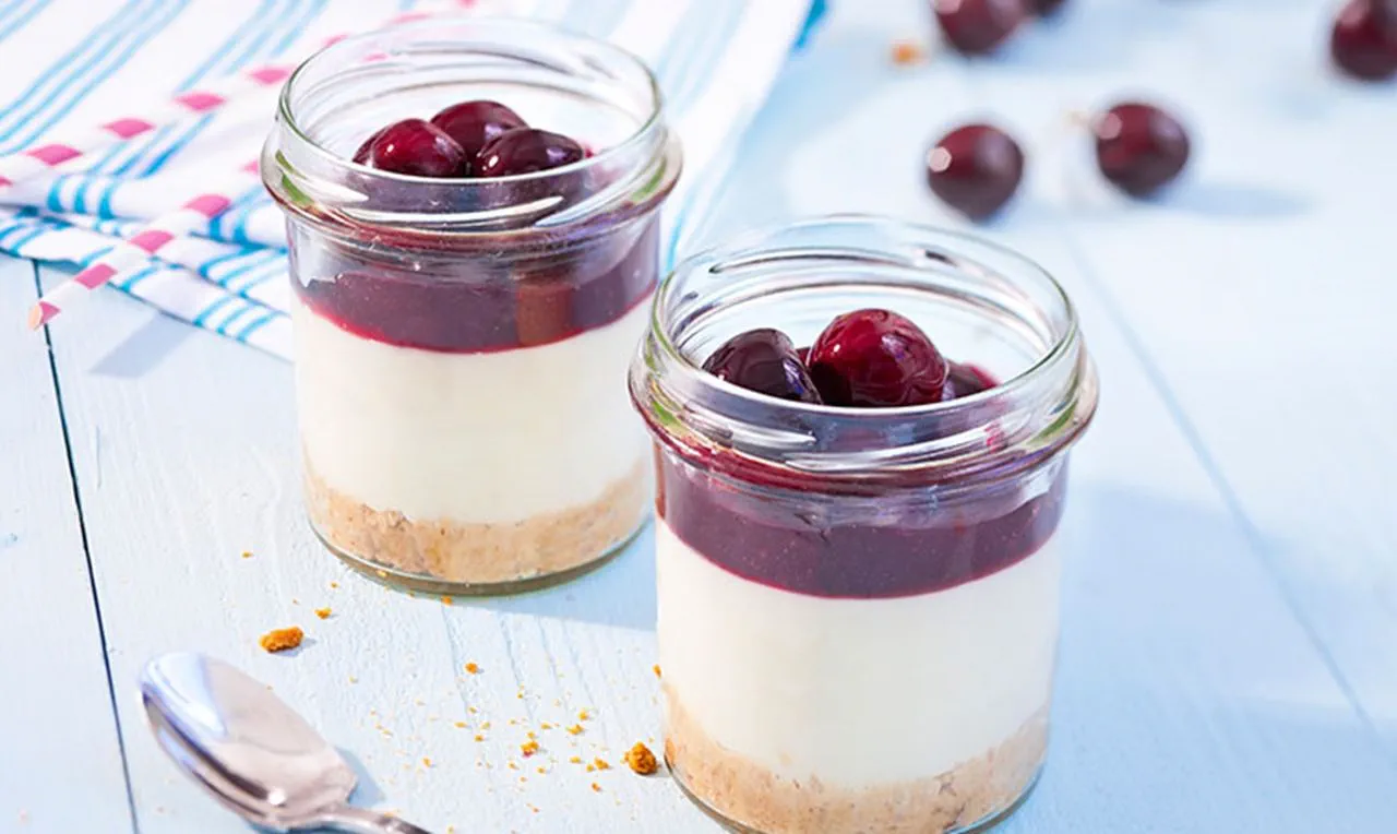 recipe image Cherry Cheesecake in a glass