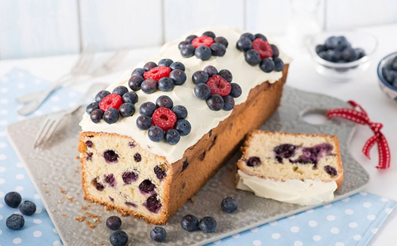 recipe image Blueberry Flower Cake