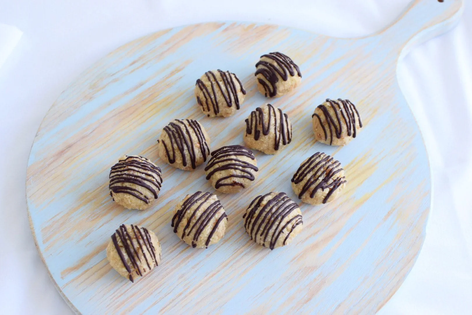 recipe image Vegan apricot and coconut protein powerballs