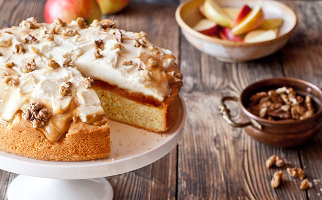 recipe image Apple Cake with Cream and Caramel