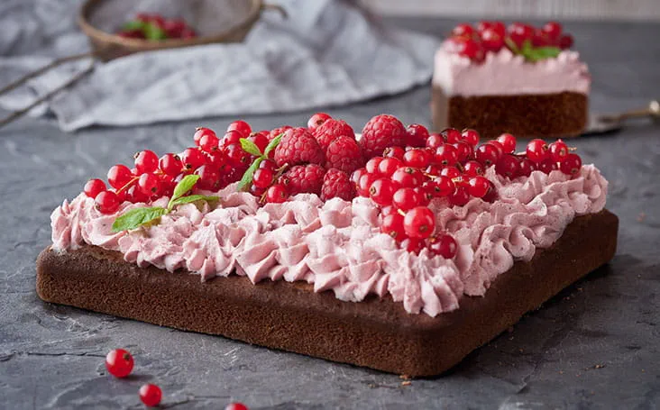 recipe image Chocolate Cake with Raspberries and Red Currant