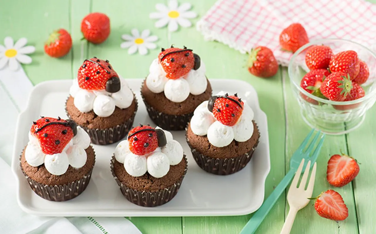 recipe image Ladybug Cupcakes