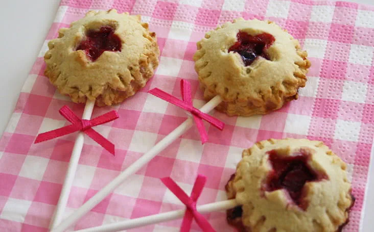 recipe image Berry Pie Pops