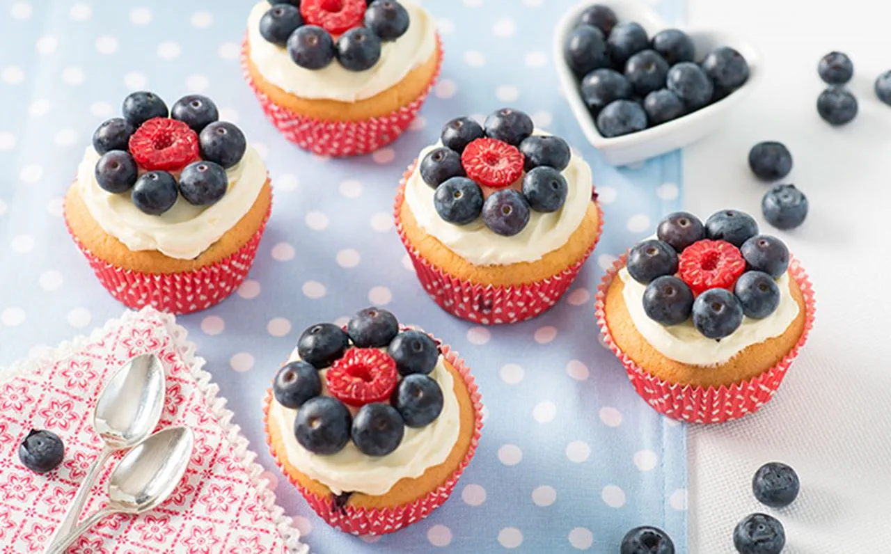 recipe image Blueberry Flower Cupcakes
