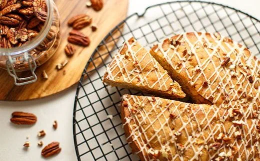 recipe image Maple Apple Pecan Cake